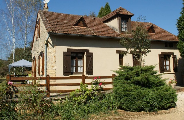 Elegant Cottage with Swimming Pool in Prats-du-Périgord