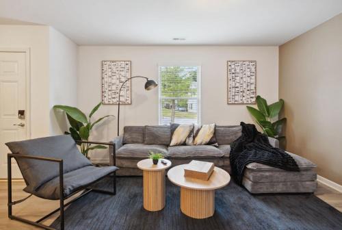 Elegant 3BR Retreat King Bed Near Cary & NC State