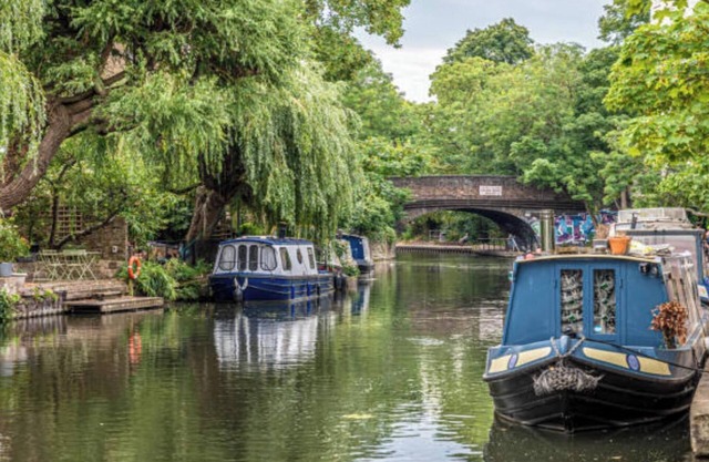 Elegant 4-Bedroom Home near Little Venice Central London Getaway with Parking