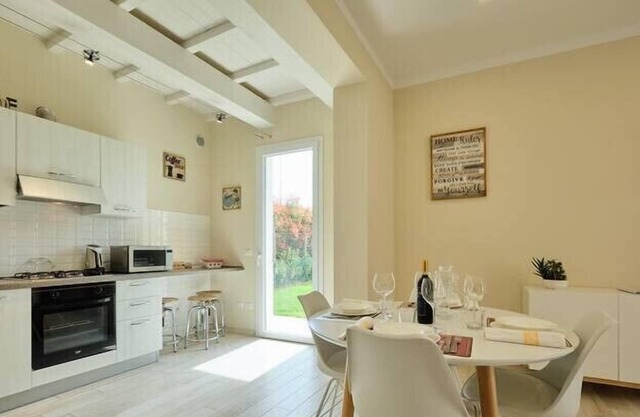 Elegant apartment-Garden, barbecue, WiFi, air conditioning and washing machine