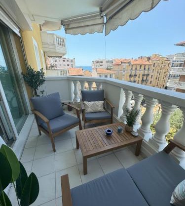 Elegant Apartment with Sea View and Swimming pool