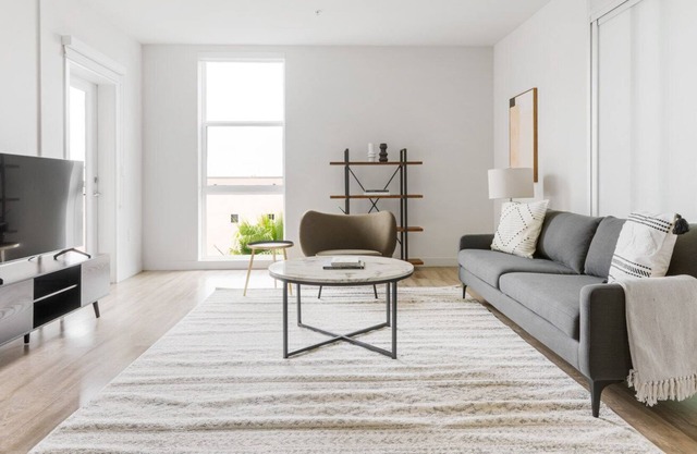 Elegant Downtown 1BR w/ Gym & Pool, near Staples Center, by Blueground