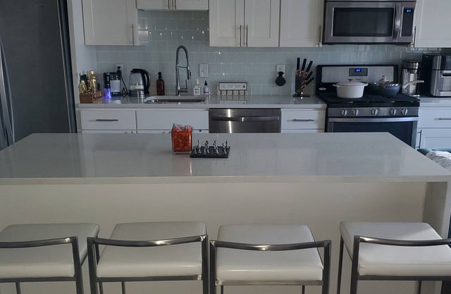 Elegant Modern Retreat — Perfect for Long Stays