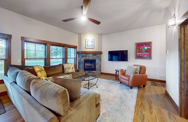 Elegant, newer, 1st-floor condo with private hot tub - steps to resort marina