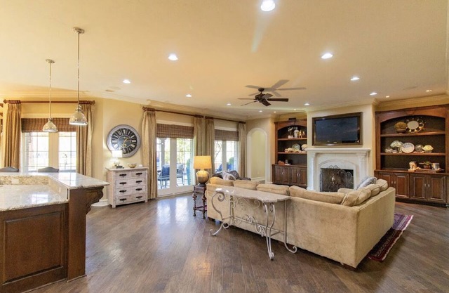 Elegant Oasis on the Greenways with Two Masters; 5 Bedrooms, Hot Tub Pool