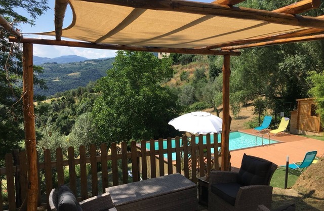 Elegant rural residence in a hill top position with swimming pool and Jacuzzi