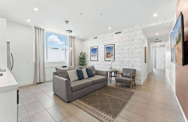 Elegant SoBe 2 Bedroom Apartment
