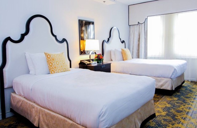 Elegant Stay with Onsite Dining & In-Room Spa Services in Heart of D.C.
