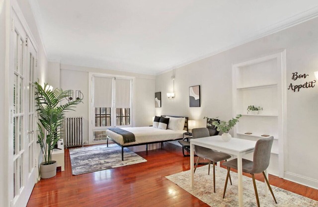 Elegant Studio: An Ideal Stay in Evanston