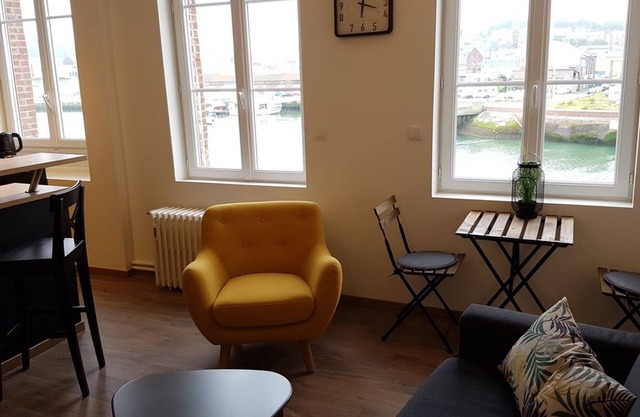 Elegant Studio, facing marina and harbour