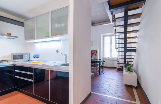 Elegant three-room apartment not far from the Santa Maria Novella station