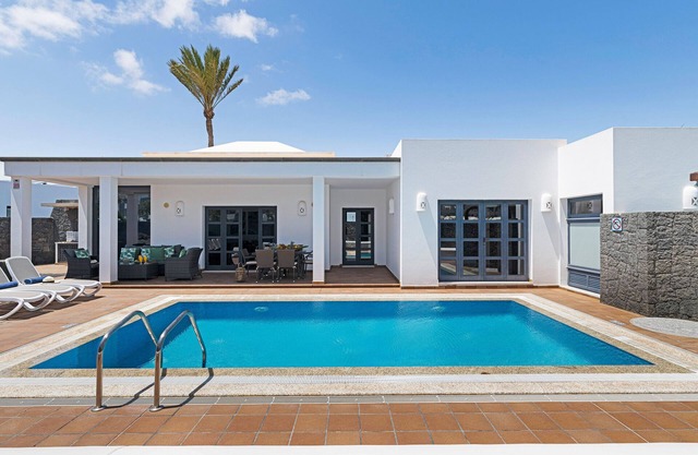 Elegant Villa Close to Beach with Pool, Sauna, Whirlpool , Terrace