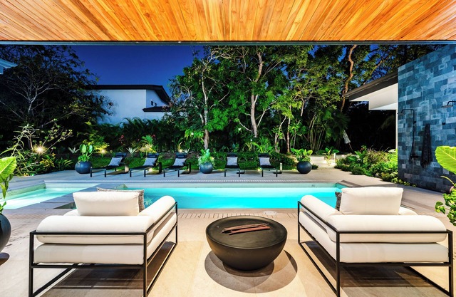 Elegant Villa, Moments from the Beach and Golf, Daily Cleaning and Breakfast.