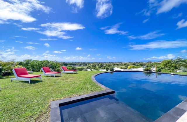 Elegant Villa with Private Pool Ocean view