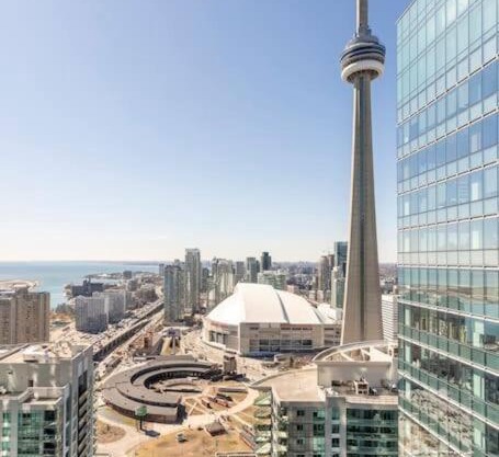 Elegant Waterfront Downtown Toronto / Unobstructed CN Tower View