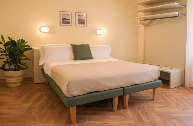 Elegante Camera Panoramica in Centro a Foligno, Vicino a Stazione e Caserma