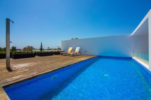 ELEGANTE Y SOFISTICADA VILLA DE 5 HABITACIONES