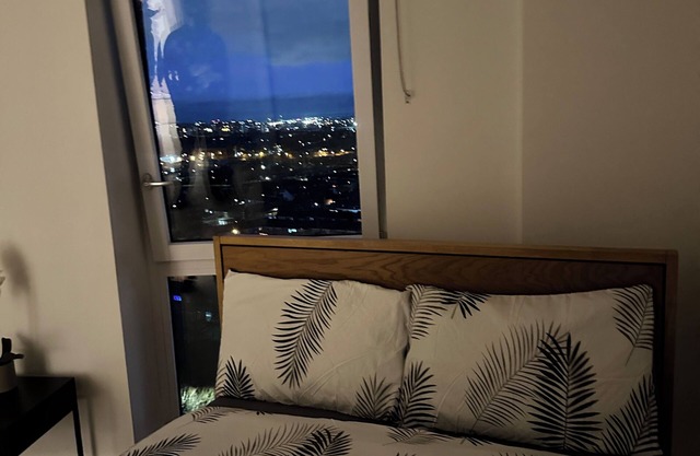 "Elevate Your Stay: Stunning 2-Bedroom Apartment with Breathtaking City Views!