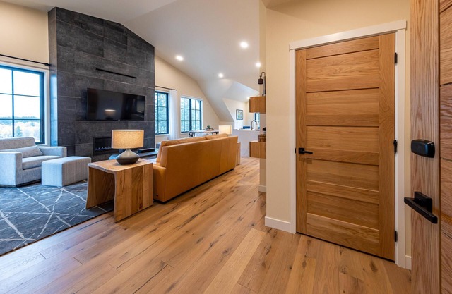 Elevated Condo in The Village|Top Floor|Balcony