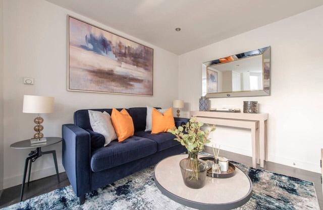 Elevated Elegance: 1BR 1BA Flat in Wellmeadow Rd