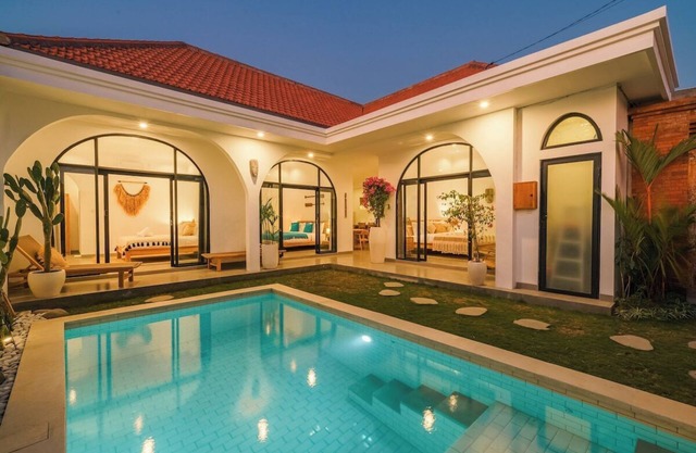 "ELIA" - Luxurious 3BR w/Outdoor Cinema Canggu