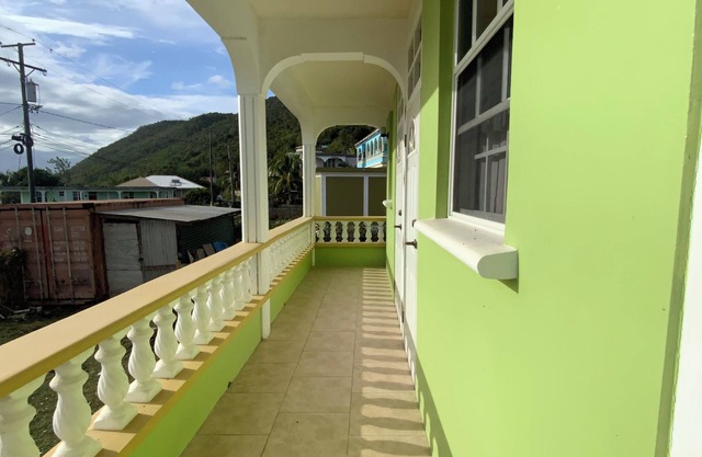 Elite Island Breeze 2-bed apt in Jimmit, WiFi, AC, Free Parking,Central location