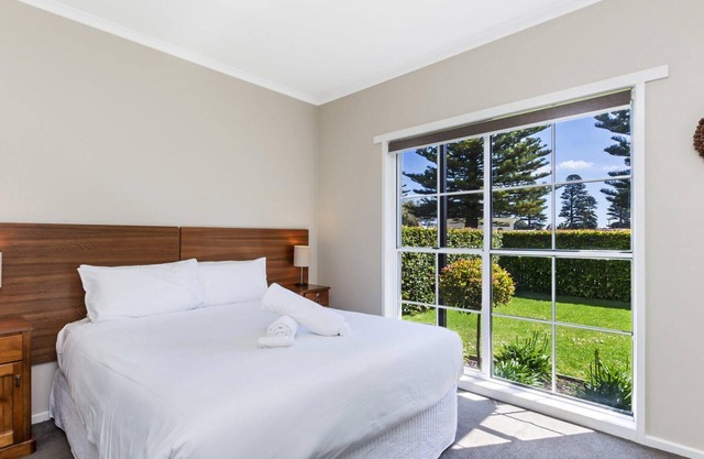 Elizas Townhouse - Just a stones throw to Port Fairy's town centre, and Moyne River at your doorstep