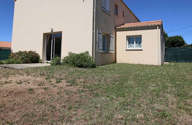 Elma Stay, Location La Martel