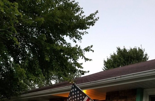 Elmira Getaway, Central location