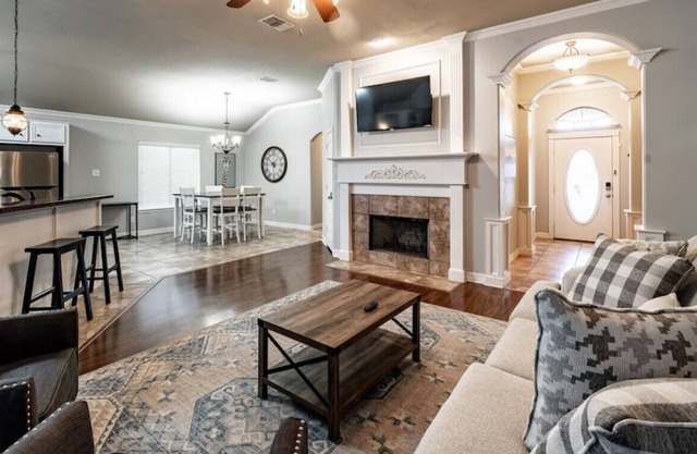 Elmwood Estate - 3BR/2BA - Family Friendly