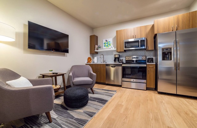 Eloquent 1 Bed Riverfront Park Travel Apartment