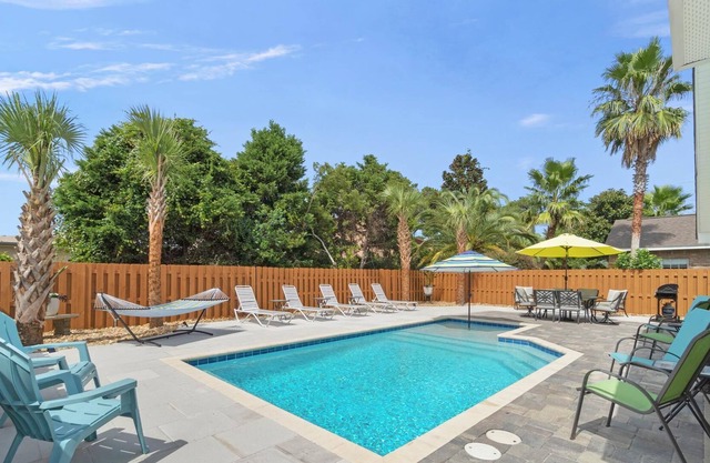 EMERALD COVE | Private Pool | Courtesy Golf Cart | 4min to Beach | Students Okay
