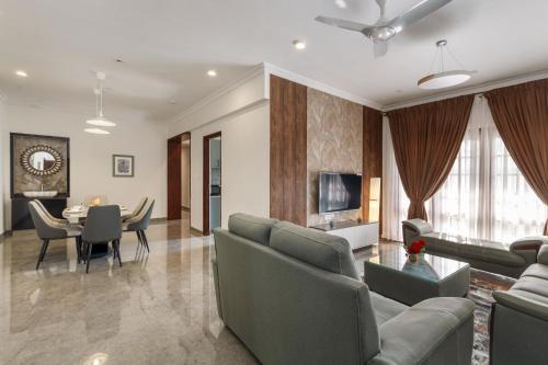 Emerlad Apartment 201 Nr MG Road Housekeeping