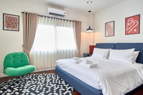 Emily Home-Charming 3BR in Chiang Mai Old Town, Steps from Wat Phra Singh & Sunday Walking Street by Beginning With