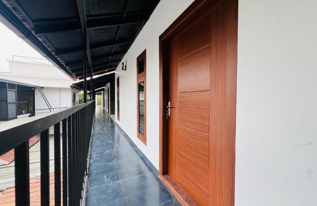 Empire One Bedroom with Common Pool