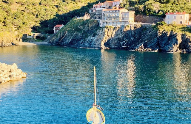 EN CASA DE MI ABUELOS (or Chez Papi & Mamie) House with private courtyard. Sea view