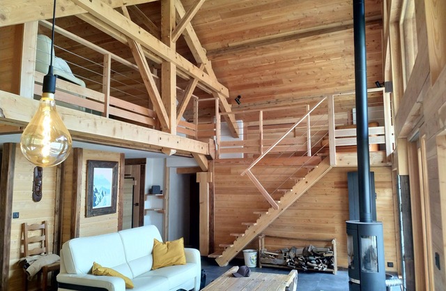 En Plein Coeur du Queyras, Grand Appartement au Dernier Étage D'un Chalet