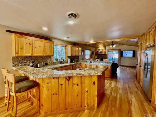 Enchanting Cabin with Hot Tub & Quiet Neighborhood
