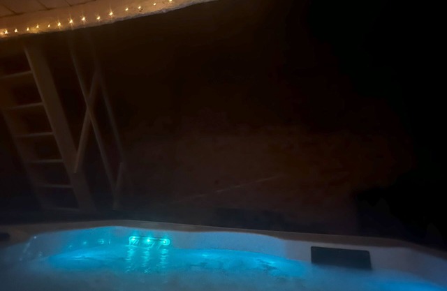 Enchanting B&B with jacuzzi in Cressensac-Sarrazac