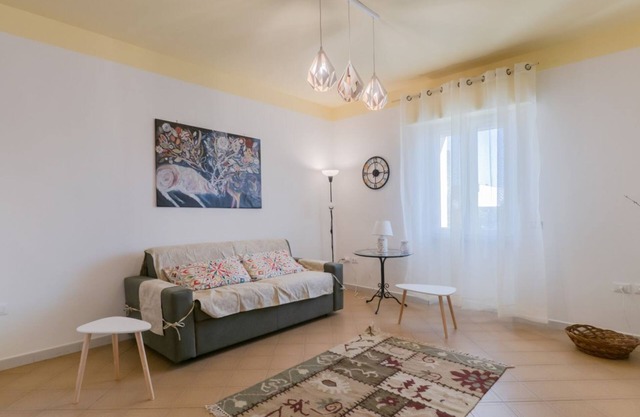 Enchanting, tastefully furnished apartment that sleeps up to 4 people and is energy efficient thanks to the photovoltaic power supply. The accommodation is located in the centre, just 500m from the station and a short distance from the motorway entrances