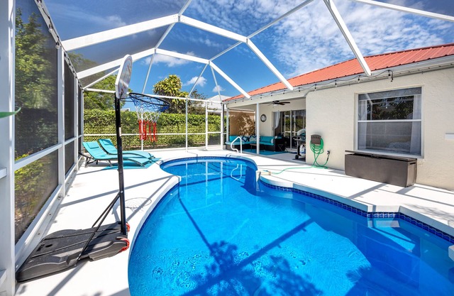 Endless summer in beautiful house with heated pool