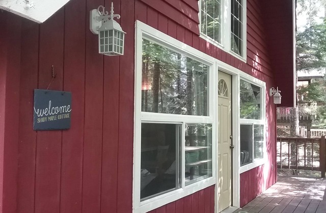 Enjoy a Relaxing Weekend in the Woods at Shady Maple Cottage🌲🍂🍁