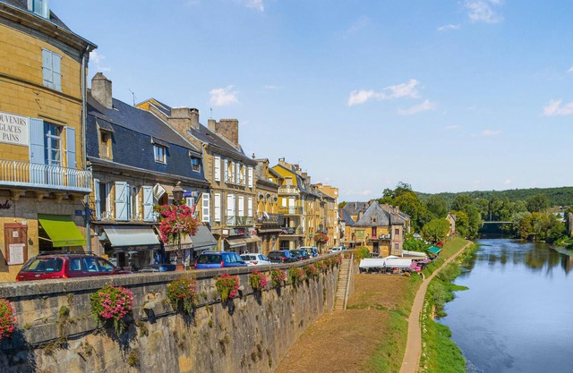 Enjoy a wonderful time in this inviting vacation home in a quiet location.