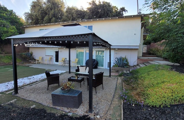 Enjoy Beautiful Cozy 3bd/2br/above ground pool Home in Riverside