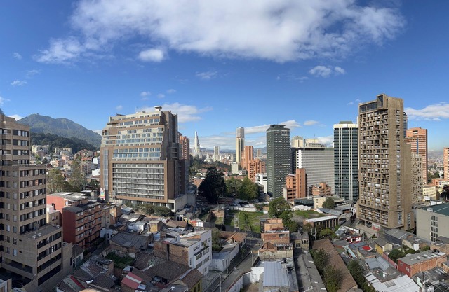 Enjoy Bogotá from penthouse at Centro Internacional with great view/free parking