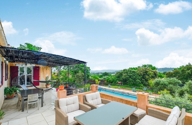 Enjoy an enchanting holiday in a picturesque village in Provence.