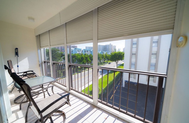 🏝Enjoy Fully Equipped 2BR Condo Near The Beach🏝