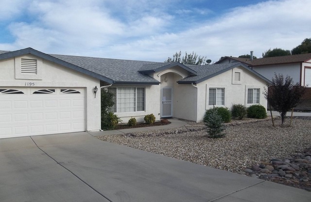 Enjoy relaxing in the Jacuzzi or playing a round of golf!
