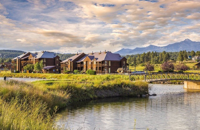 Enjoy the Crisp Mountain Air on the Pinon Lake w/Golf, hiking, skiing, riding and fishing