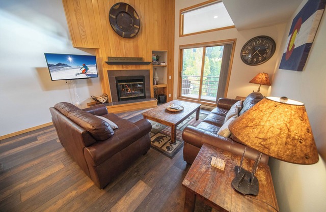 Enjoy the pool & hot tub with an amazing view